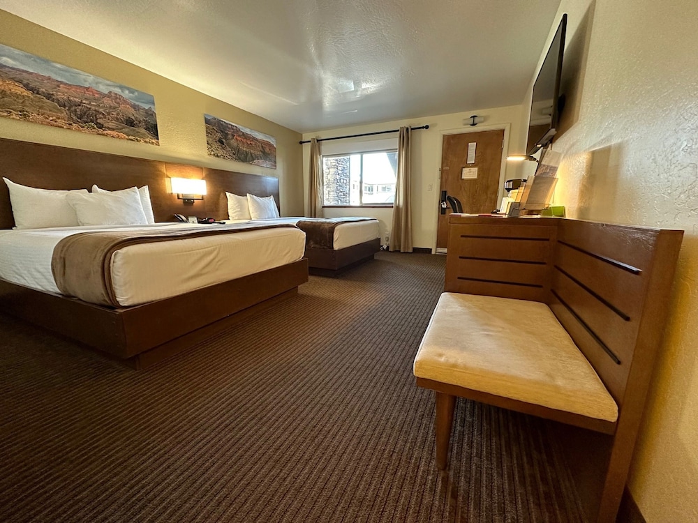 Habitación económica, 2 camas de matrimonio del hotel Red Feather Lodge. Foto 4
