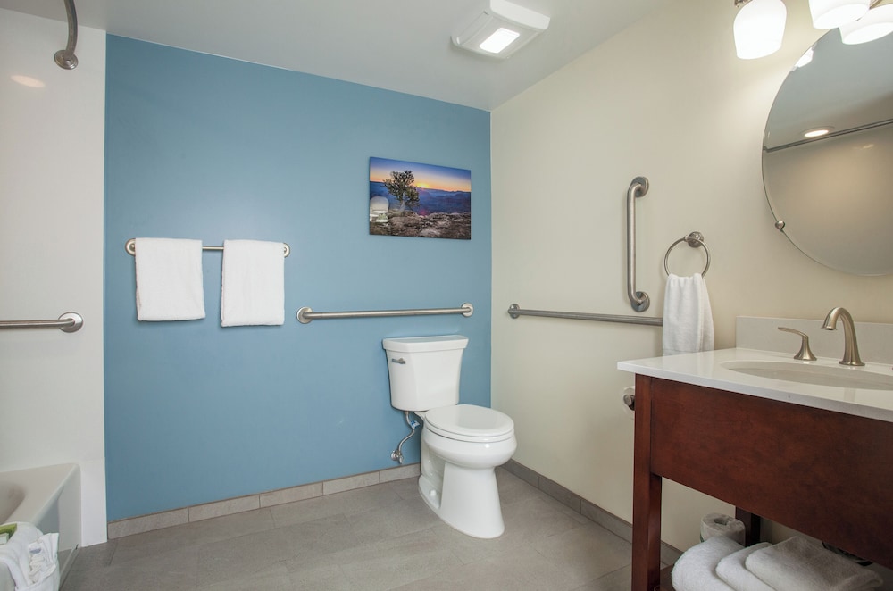 Double Room, Accessible (Hotel) (No Pets) del hotel Red Feather Lodge. Foto 2