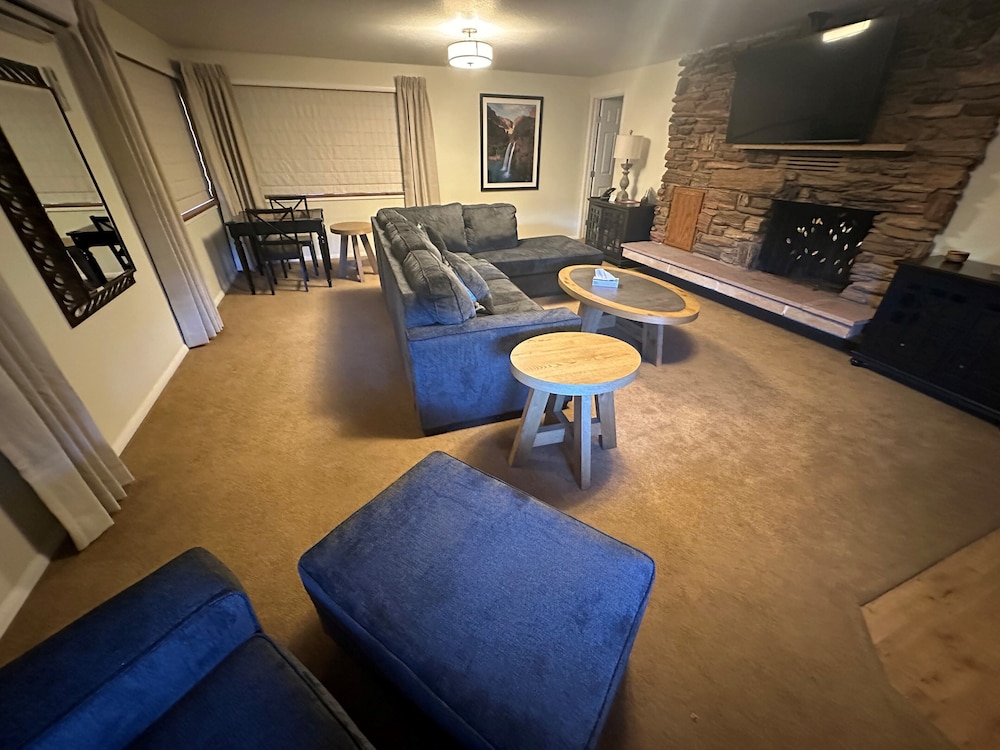 Family Apartment (Motel) (No Pets) del hotel Red Feather Lodge. Foto 3