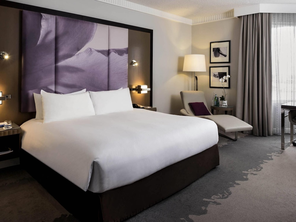 Habitación Deluxe, una cama King, Vista Premium - Lado de la laguna o planta superior del hotel Pullman Miami Airport