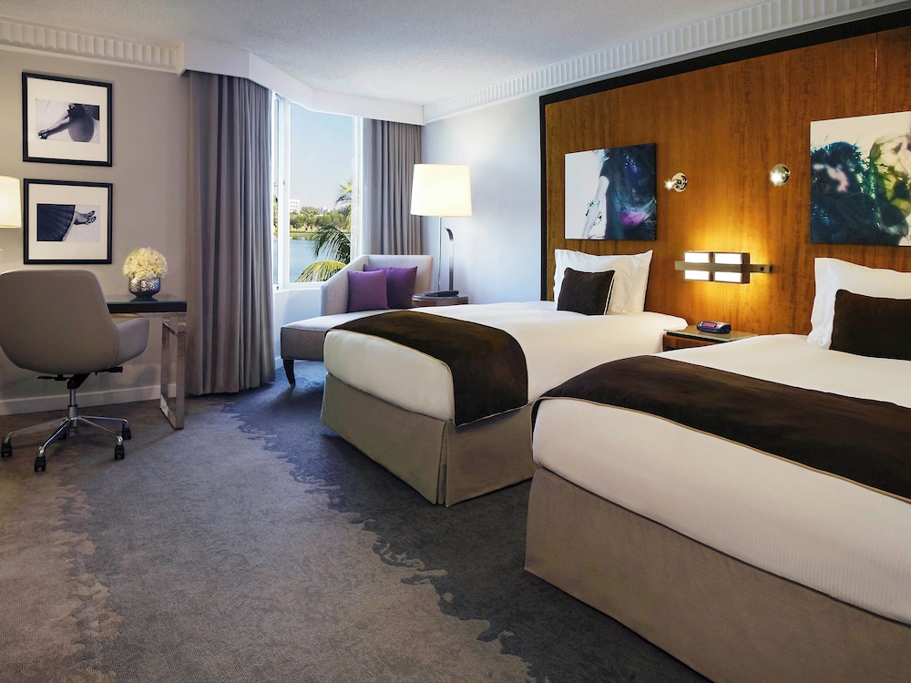 Habitación Superior, dos camas dobles, Vistas a la Ciudad del hotel Pullman Miami Airport. Foto 2