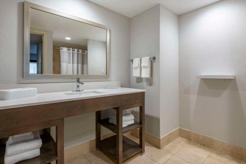 Suite con 2 camas grandes - No fumadores del hotel Comfort Inn & Suites Downtown Brickell-Port of Miami. Foto 4