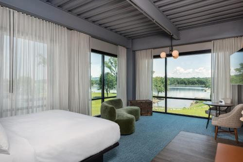 Habitación Esquinera con cama extragrande y vistas al río del hotel James Newbury. Foto 1