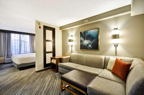 Accesible king con ducha de acceso lateral del hotel Hyatt Place Albuquerque/uptown
