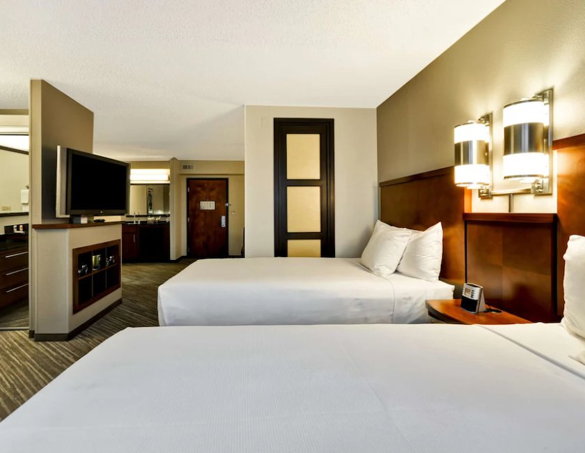 Habitación doble Sofá Cama incluido 2 Camas dobles del hotel Hyatt Place Albuquerque/uptown. Foto 5