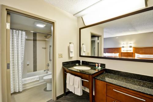 Accesible king con bañera del hotel Hyatt Place Albuquerque/uptown. Foto 5