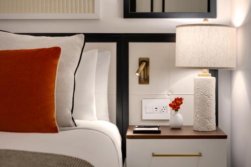 Habitación Clásica con cama extragrande del hotel The Chemists’ Club. Foto 1