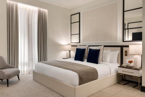 Habitación Deluxe con cama extragrande del hotel The Chemists’ Club