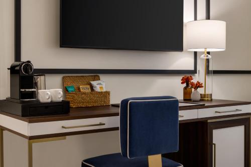 Habitación Deluxe con cama extragrande del hotel The Chemists’ Club. Foto 2