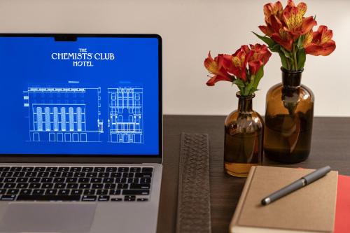 Habitación Deluxe con cama extragrande del hotel The Chemists’ Club. Foto 3