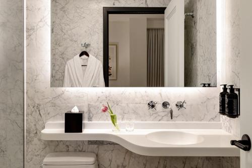 Habitación Deluxe con terraza - Cama grande del hotel The Chemists’ Club. Foto 5