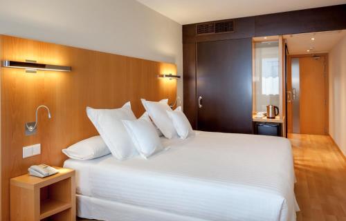 Habitación Doble Superior del hotel Occidental Cádiz. Foto 6