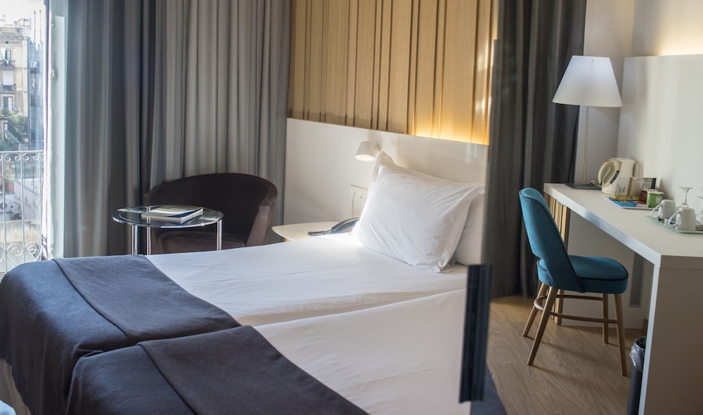 Habitación estándar doble del hotel Silken Ramblas. Foto 1