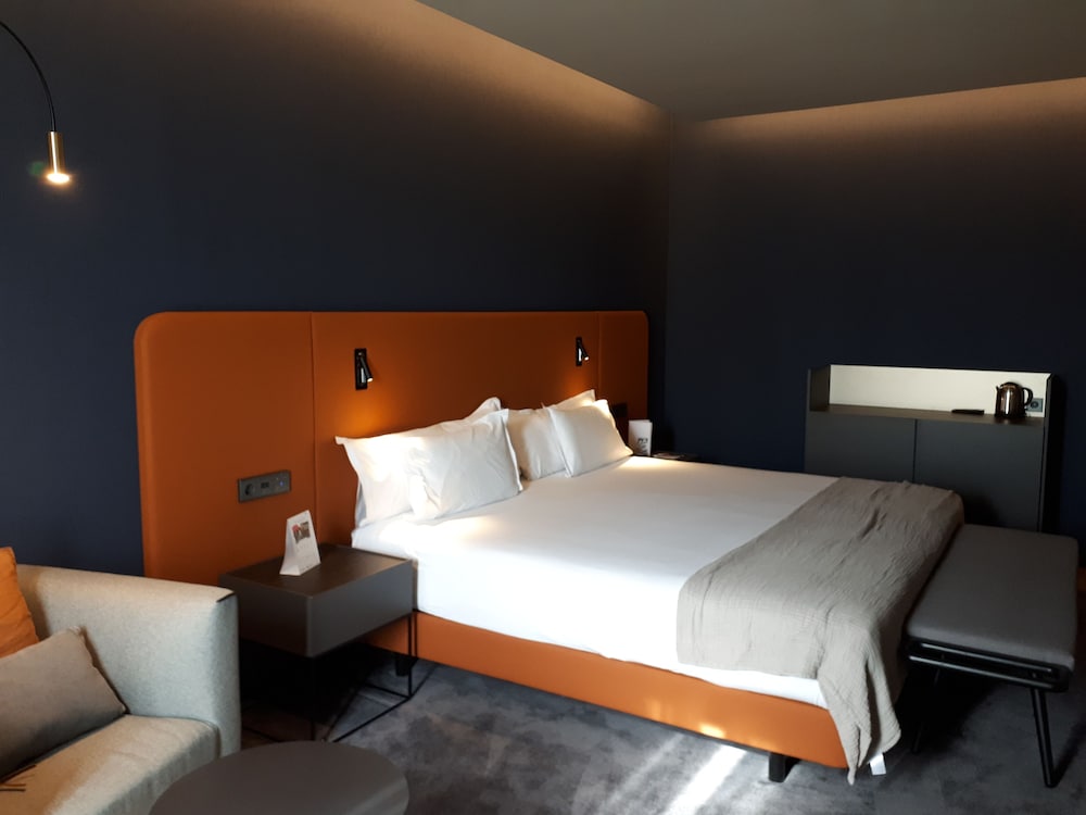 Habitación Deluxe, terraza del hotel Silken Ramblas. Foto 6