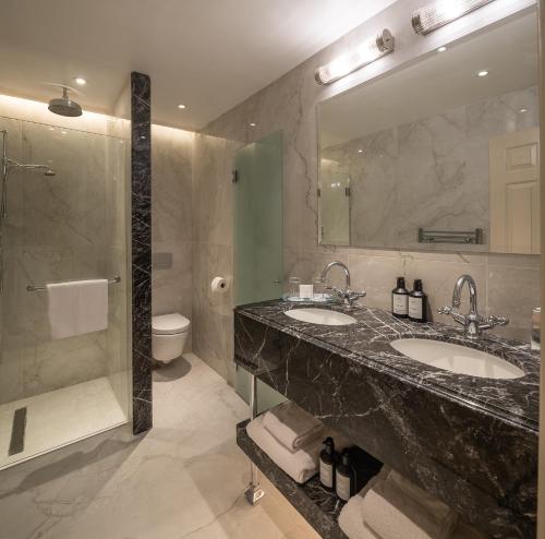 Habitación Doble Deluxe Superior del hotel The Leonard. Foto 4