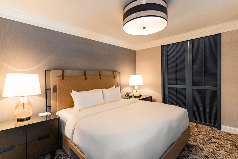 Suite de lujo (2 Double beds, Lakefront) del hotel Fairmont Jasper Park Lodge. Foto 4