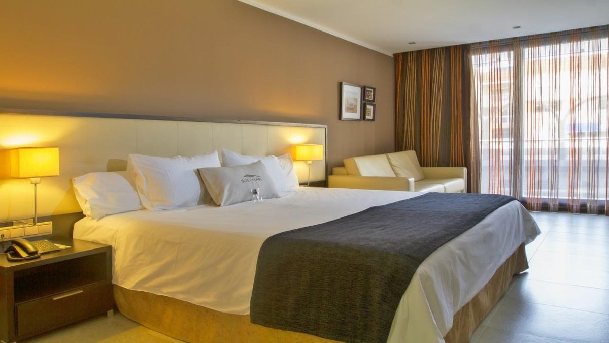 Habitación familiar del hotel Gran Hotel Sol y Mar. Foto 2