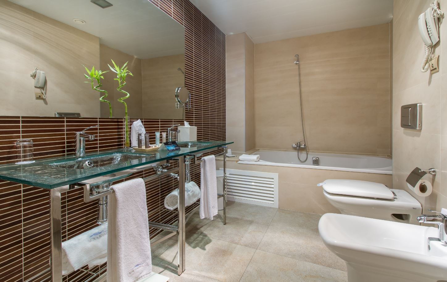 Junior suite del hotel Gran Hotel Sol y Mar. Foto 1