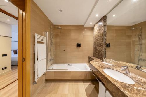 Habitación Triple del hotel Eurostars Acteón. Foto 3