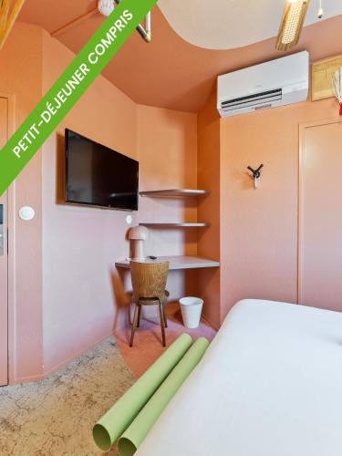 Habitación familiar con 1 cama doble y 2 camas individuales del hotel Ibis Styles Pont du Gard. Foto 11