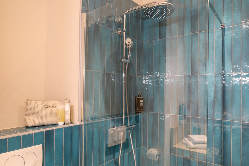 Habitación estándar con 2 camas individuales del hotel Ibis Styles Miramas - Provence. Foto 8