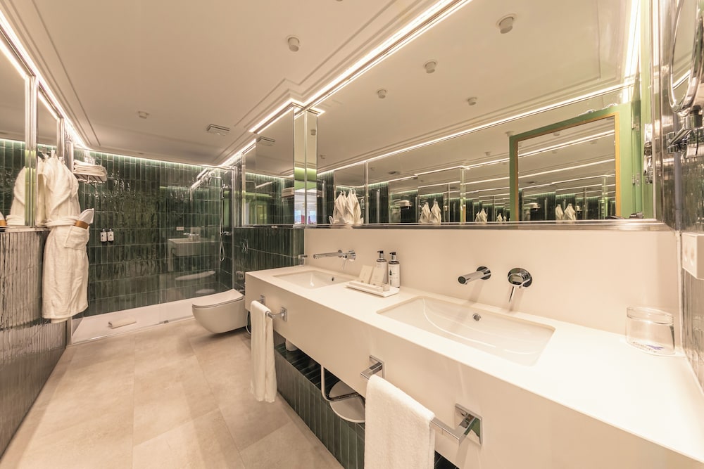 Habitación superior, terraza, vistas a la ciudad del hotel Ribera De Triana. Foto 7