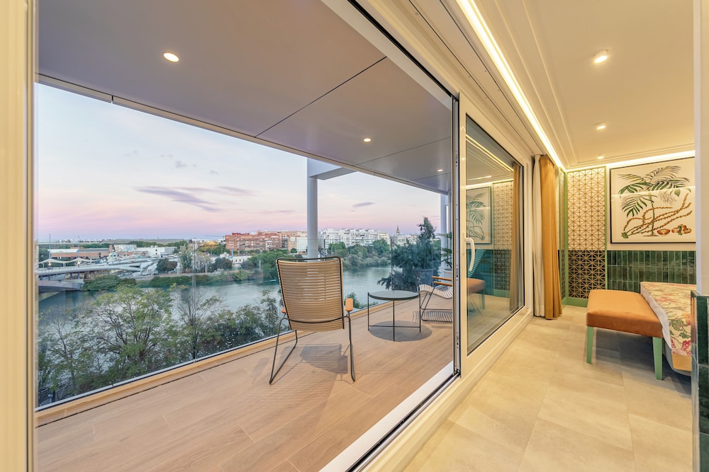 Suite junior, terraza, vistas al río del hotel Ribera De Triana. Foto 3