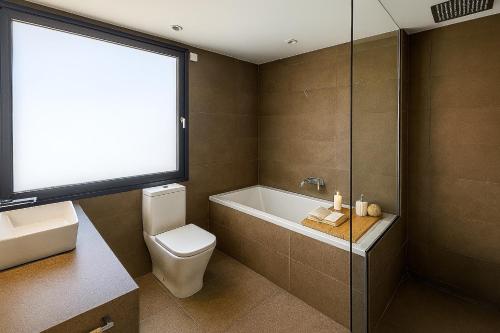 Habitación Doble Deluxe con bañera del hotel Sitges. Foto 4