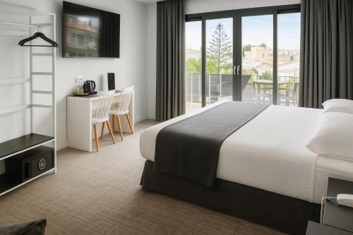 Habitación Doble Deluxe con bañera del hotel Sitges. Foto 5