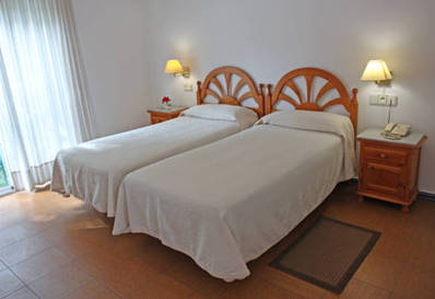 Habitación doble Balcón o Terraza 2 camas del hotel Campomar Playa. Foto 1