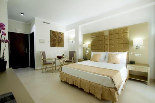 Habitación Doble del hotel BLUESEA Alborán Adults Only. Foto 6