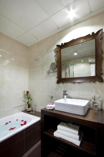 Habitación Doble del hotel BLUESEA Alborán Adults Only. Foto 8