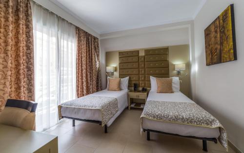 Habitación Doble del hotel BLUESEA Alborán Adults Only. Foto 11