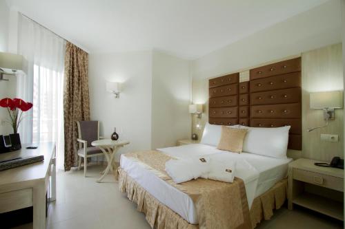 Habitación Doble Superior del hotel BLUESEA Alborán Adults Only. Foto 4