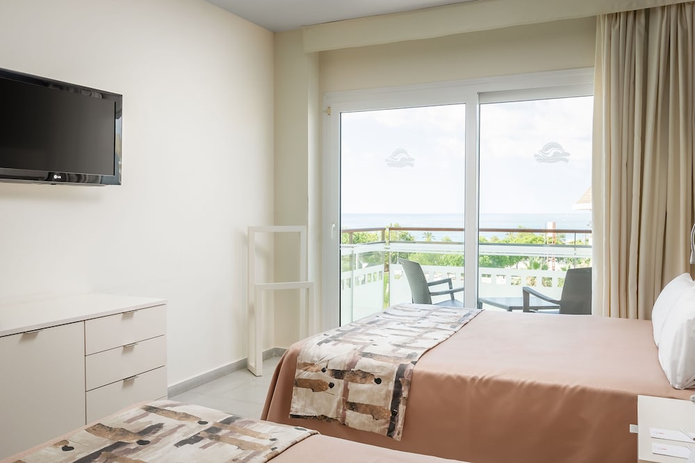 Habitación doble Balcón o Terraza Premium 2 Camas dobles Normal del hotel ALEGRIA Caprici Verd. Foto 1