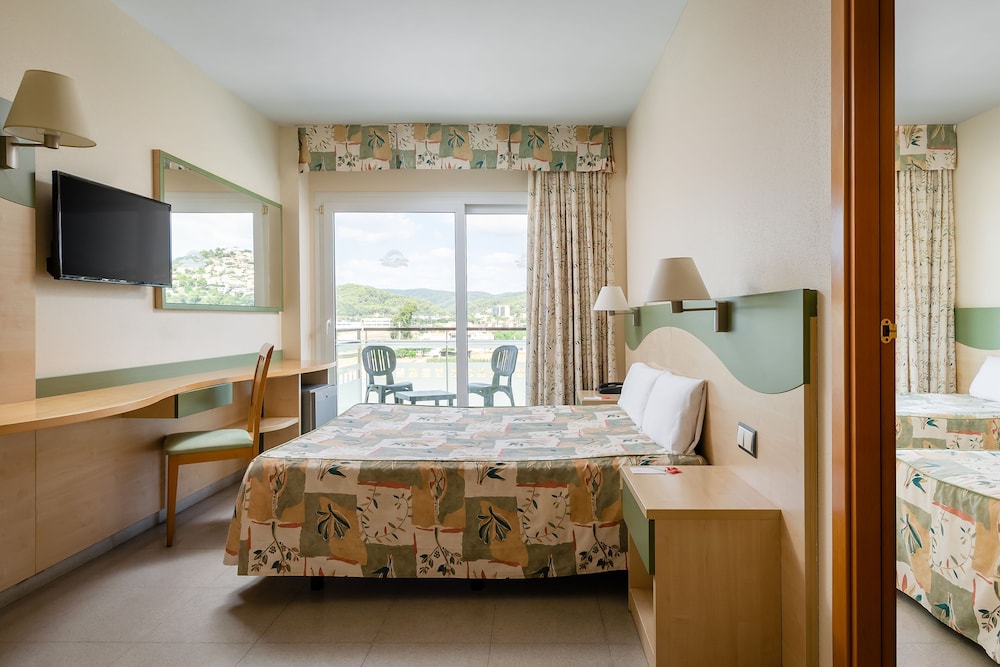 Habitación Familiar del hotel ALEGRIA Caprici Verd. Foto 1