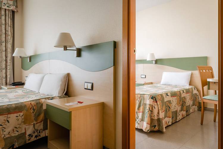 Habitación familiar del hotel ALEGRIA Caprici Verd. Foto 4