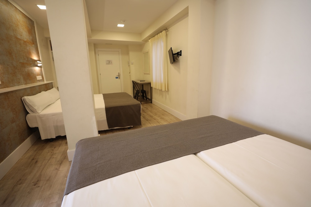 Habitación Triple del hotel Yit Casablanca. Foto 9