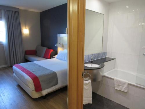 Habitación Doble Estándar con sofá cama del hotel Holiday Inn Express Valencia - Bonaire, An Ihg. Foto 10