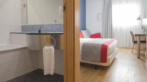 Habitación Doble Estándar con sofá cama del hotel Holiday Inn Express Valencia - Bonaire, An Ihg. Foto 12