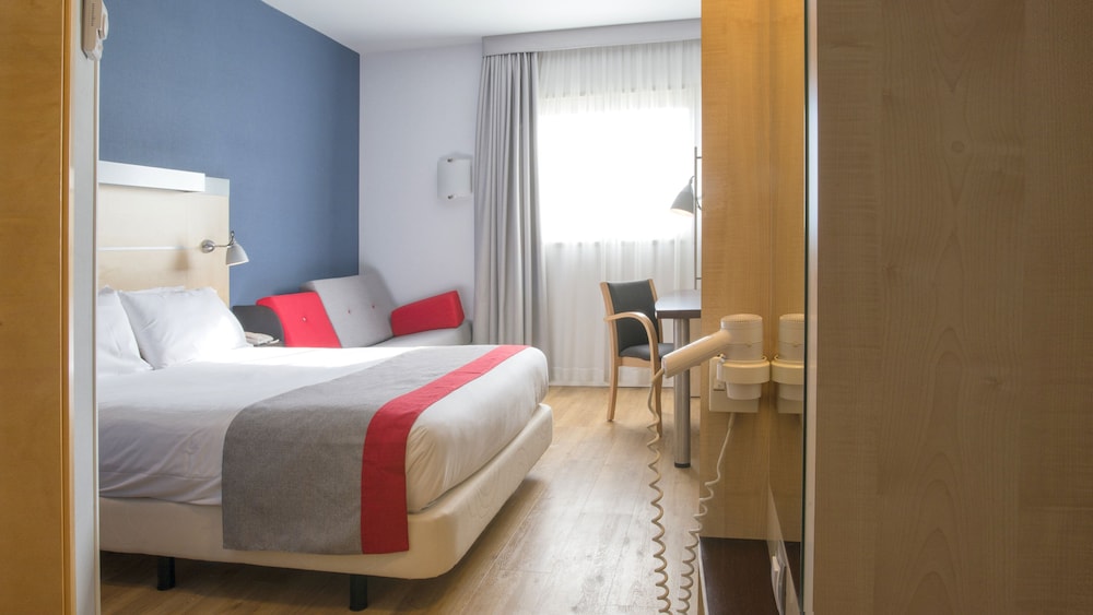 Habitación estándar, 1 cama de matrimonio con sofá cama (Free Breakfast) del hotel Holiday Inn Express Madrid - Rivas, An Ihg. Foto 3