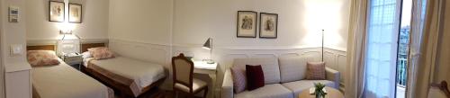 Habitación Triple Confort del hotel Alcázar - Irún Centro. Foto 1