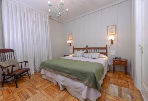 Habitación Doble del hotel Alcázar - Irún Centro. Foto 8