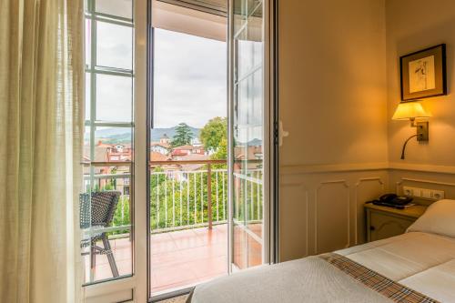 Habitación doble con balcón del hotel Alcázar - Irún Centro. Foto 3
