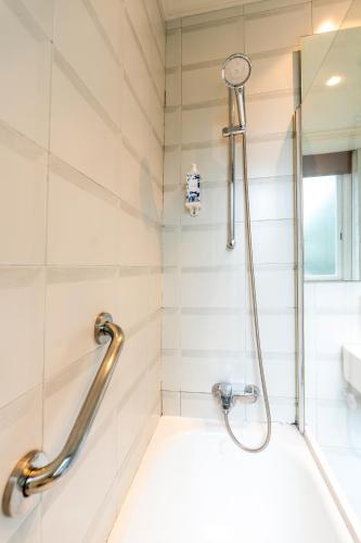 Habitación doble con balcón del hotel Alcázar - Irún Centro. Foto 10