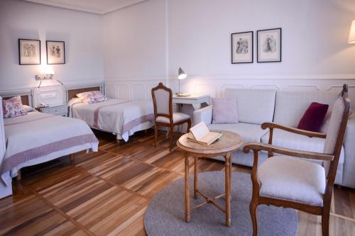 Habitación Doble del hotel Alcázar - Irún Centro. Foto 13