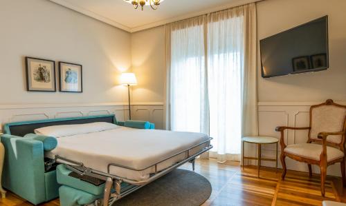 Habitación Triple Confort del hotel Alcázar - Irún Centro. Foto 11