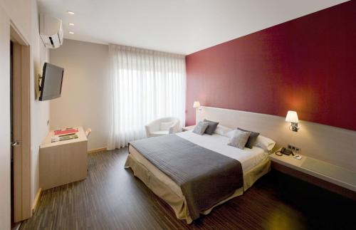 Habitación doble con bañera de hidromasaje o sauna - 1 o 2 camas del hotel Asturias. Foto 6