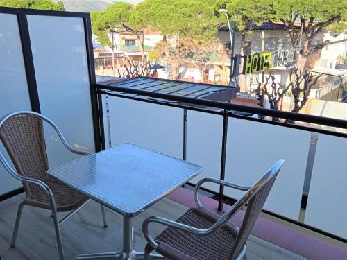 Habitación Triple Estándar con terraza del hotel 153. Foto 1