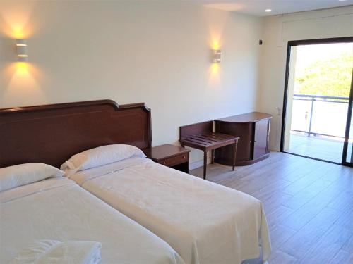Habitación Cuádruple con balcón del hotel 153. Foto 4